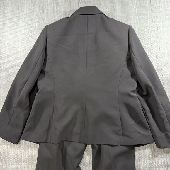 Tahari Arthur S. Levine Women's 2pc Black Pant Suit Size 12P - Picture 3 of 10